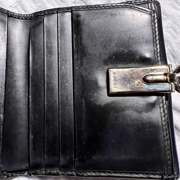 GUCCI Smooth Black Leather Bi Fold Wallet with G Clasp - Picture 4 of 16